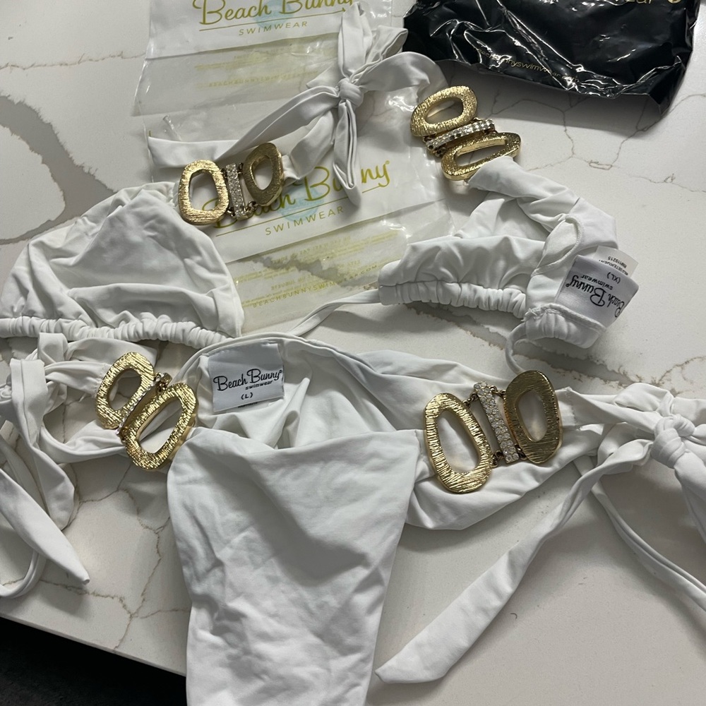 *********Sold***********Beach Bunny white jewel of the night***Sold out